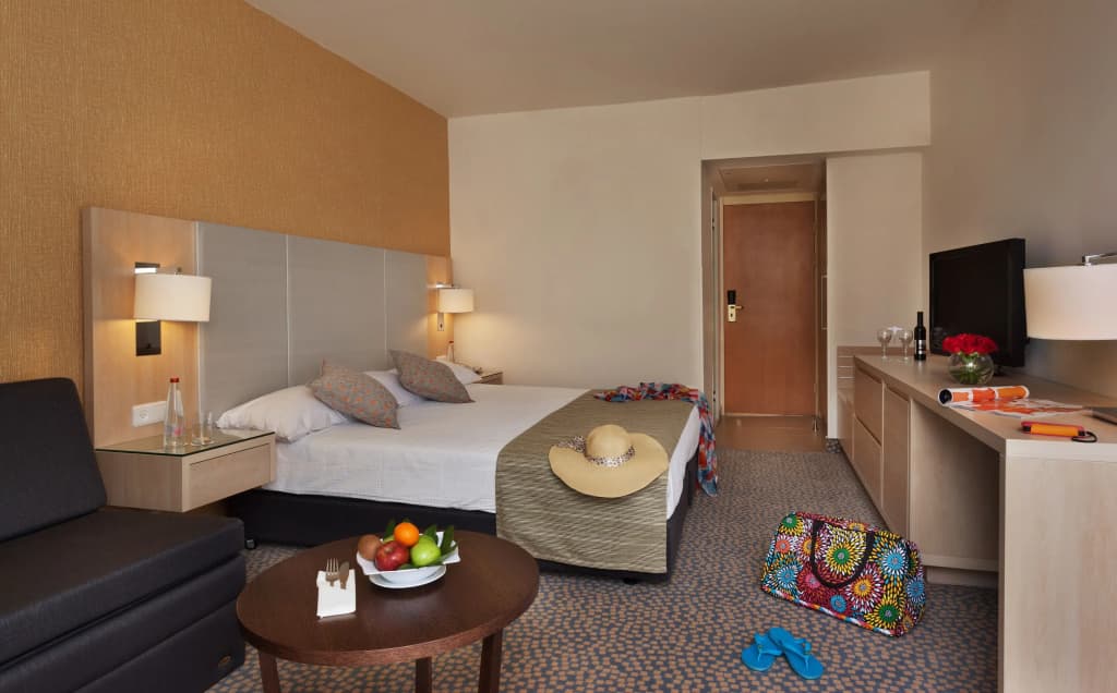 Standard room with pool view