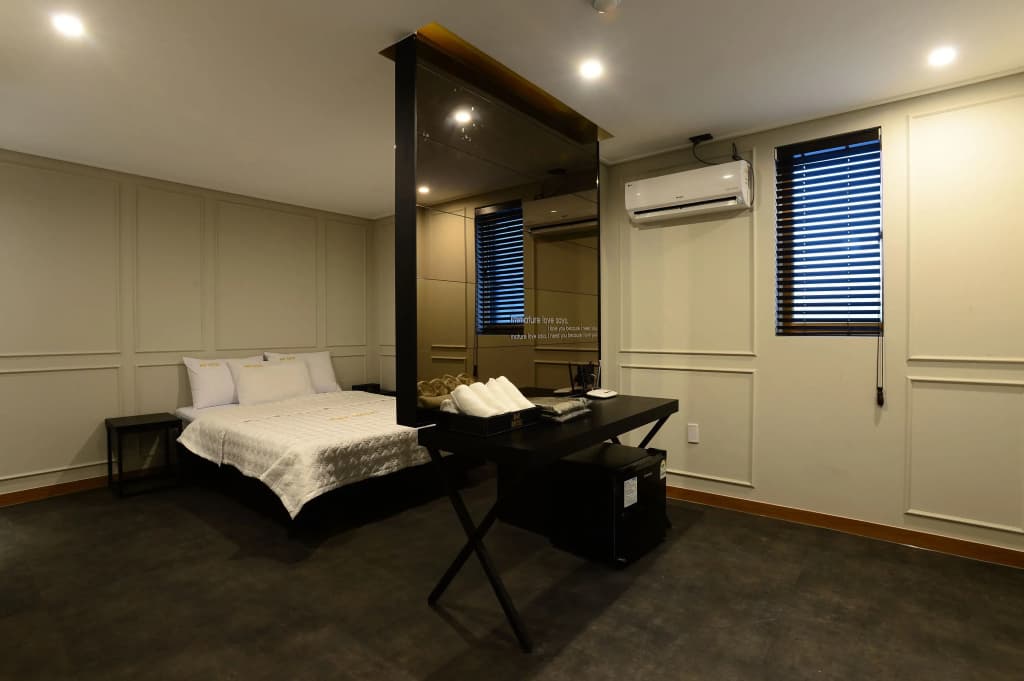 Business Double room full double bed