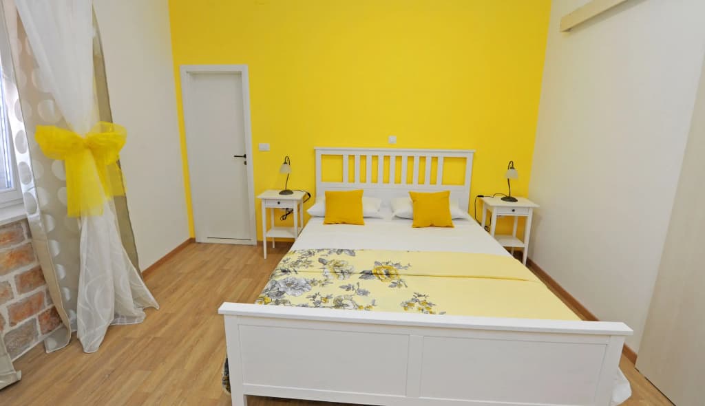 Deluxe Double room with city view full double bed