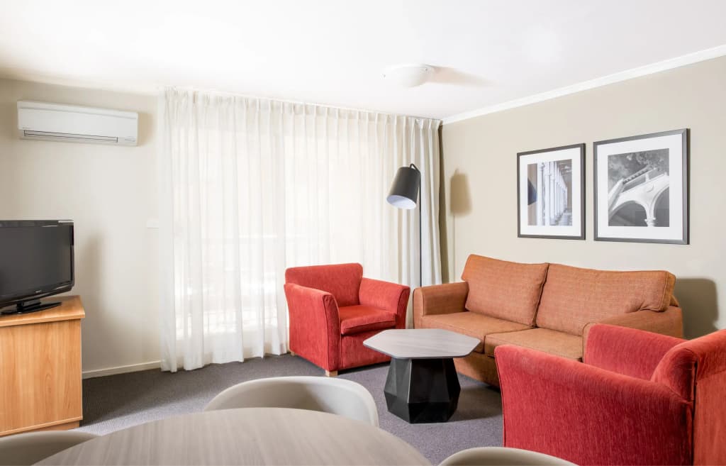 2 Bedrooms Apartment
