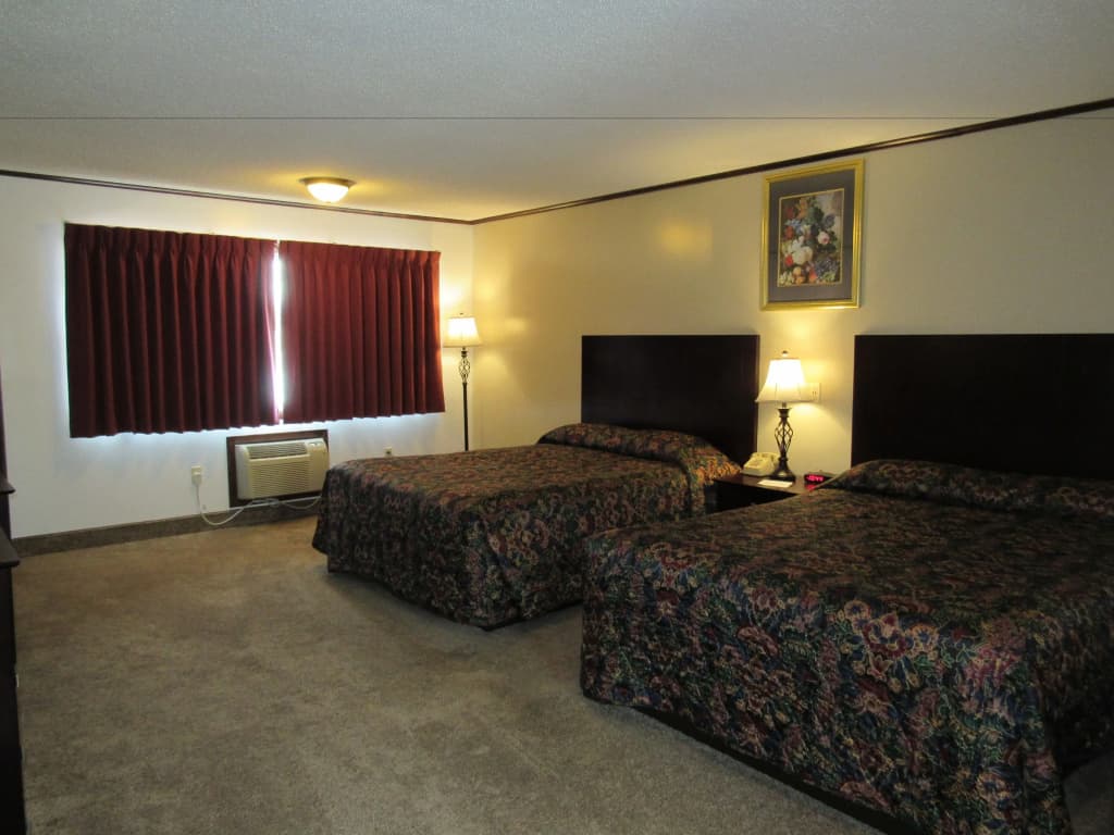 Standard Quadruple room with balcony and with lake view