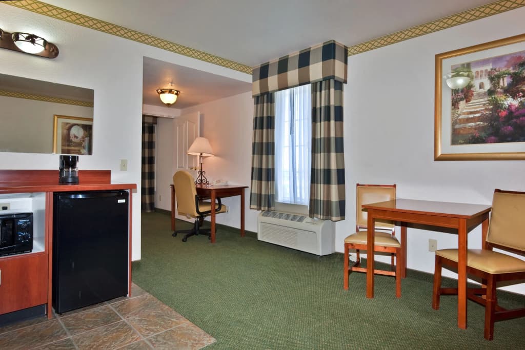 Double Suite with balcony full double bed