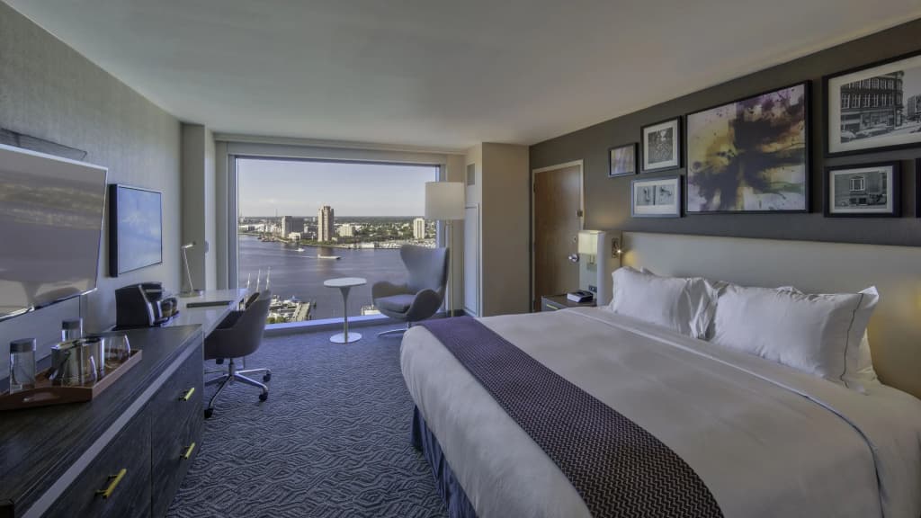 Executive Double room with river view full double bed