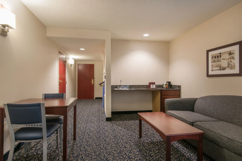 Double Suite full double bed