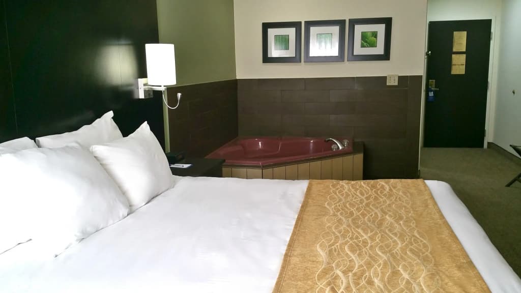 Double Suite full double bed