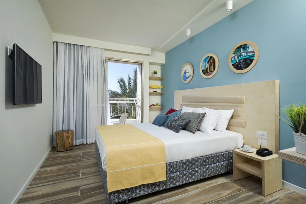 Classic room with balcony and with pool view