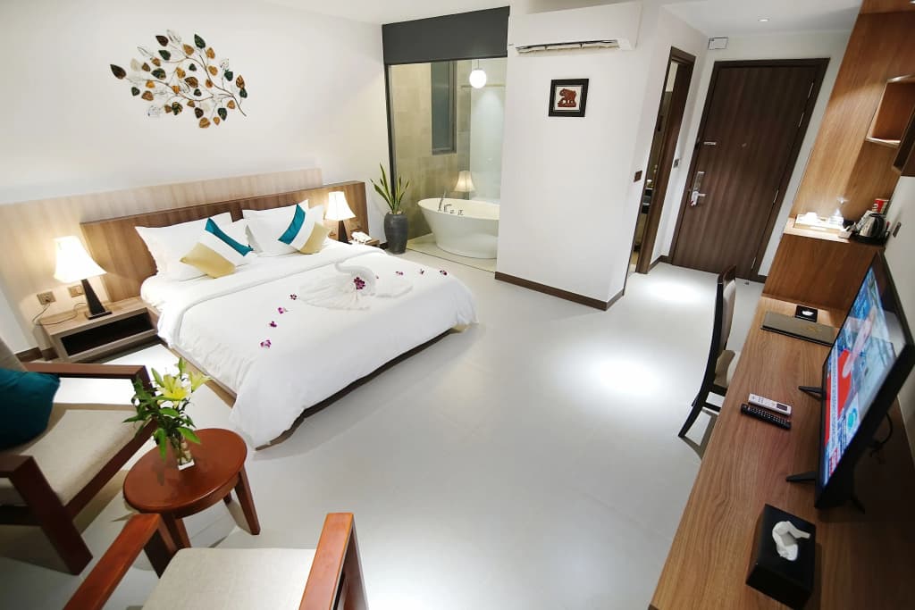 1 Bedroom Superior Double room with city view full double bed