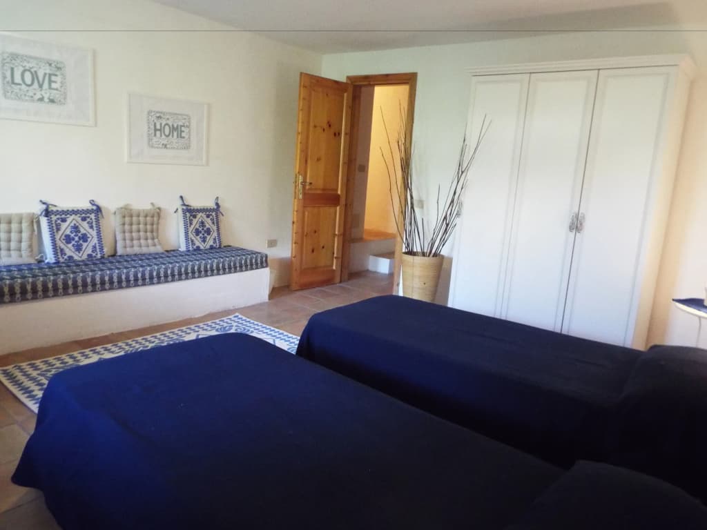 5 Bedrooms Villa