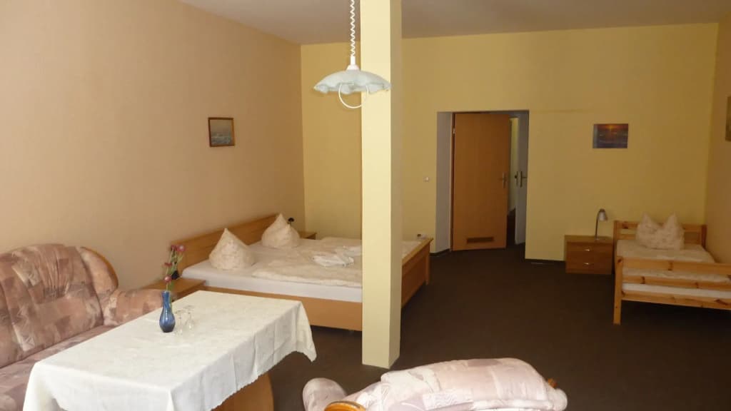 Standard Triple room