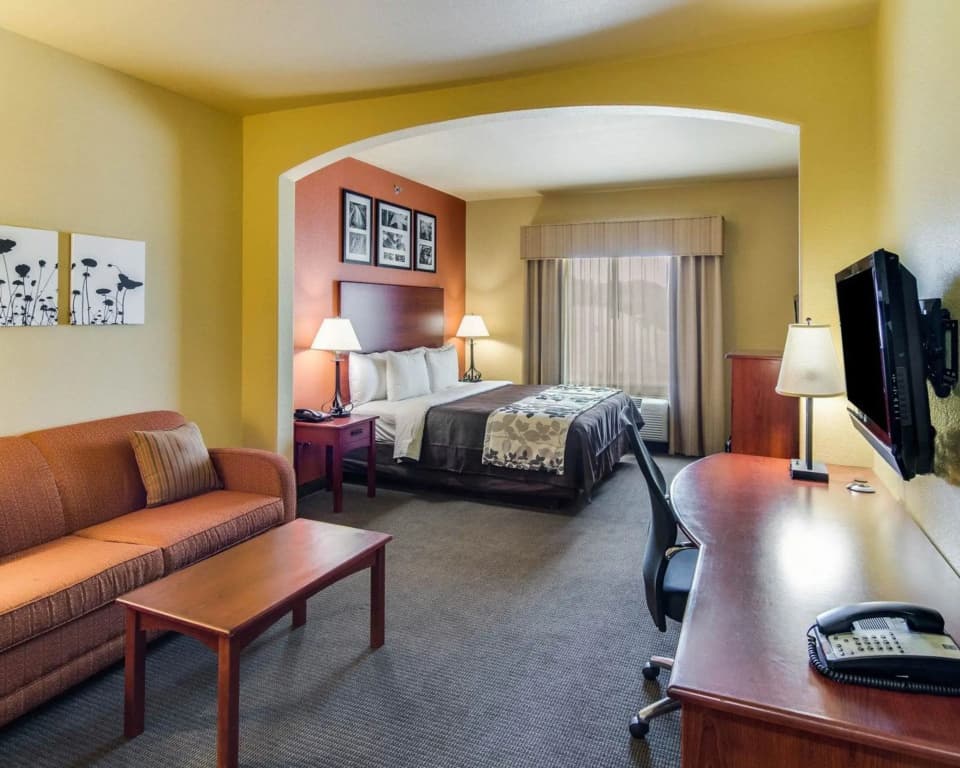 Double Suite full double bed