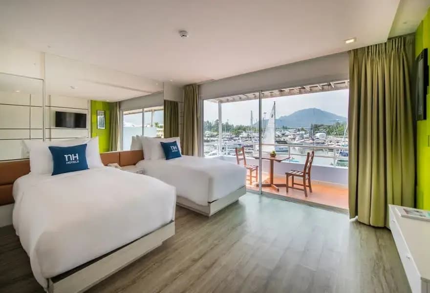 Premier Deluxe Lagoon Double room twin beds