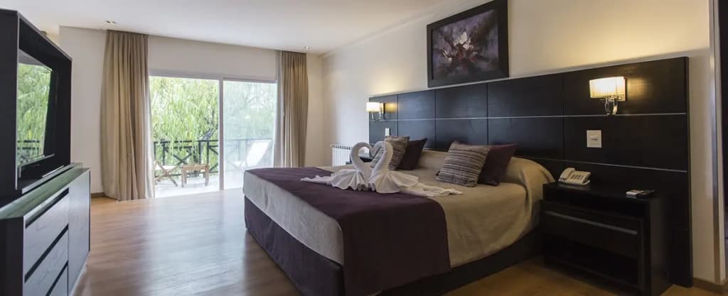 Deluxe Double Suite full double bed