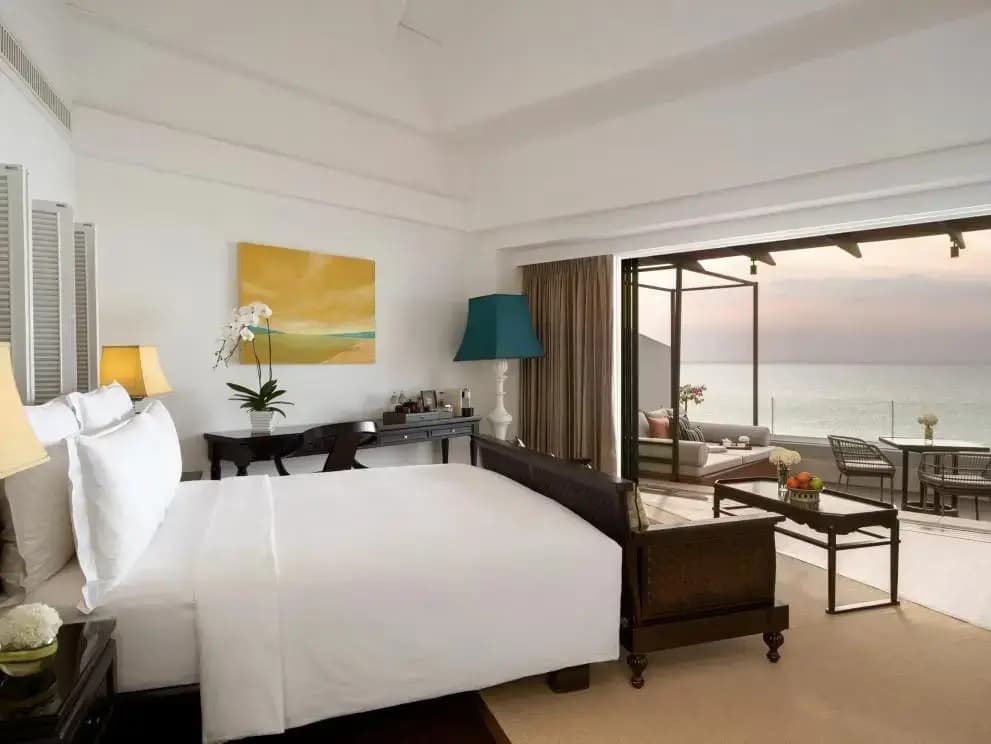 Club Double room with ocean view full double bed