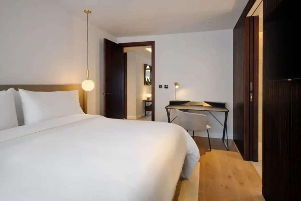 3 Bedrooms Cadogan Residence with balcony and with river view