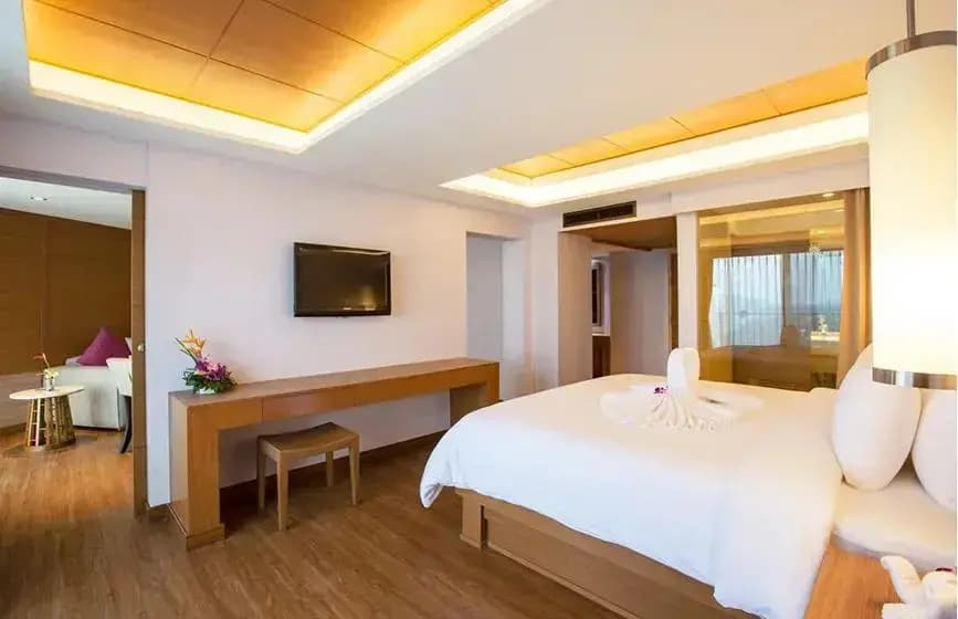 Double Suite full double bed