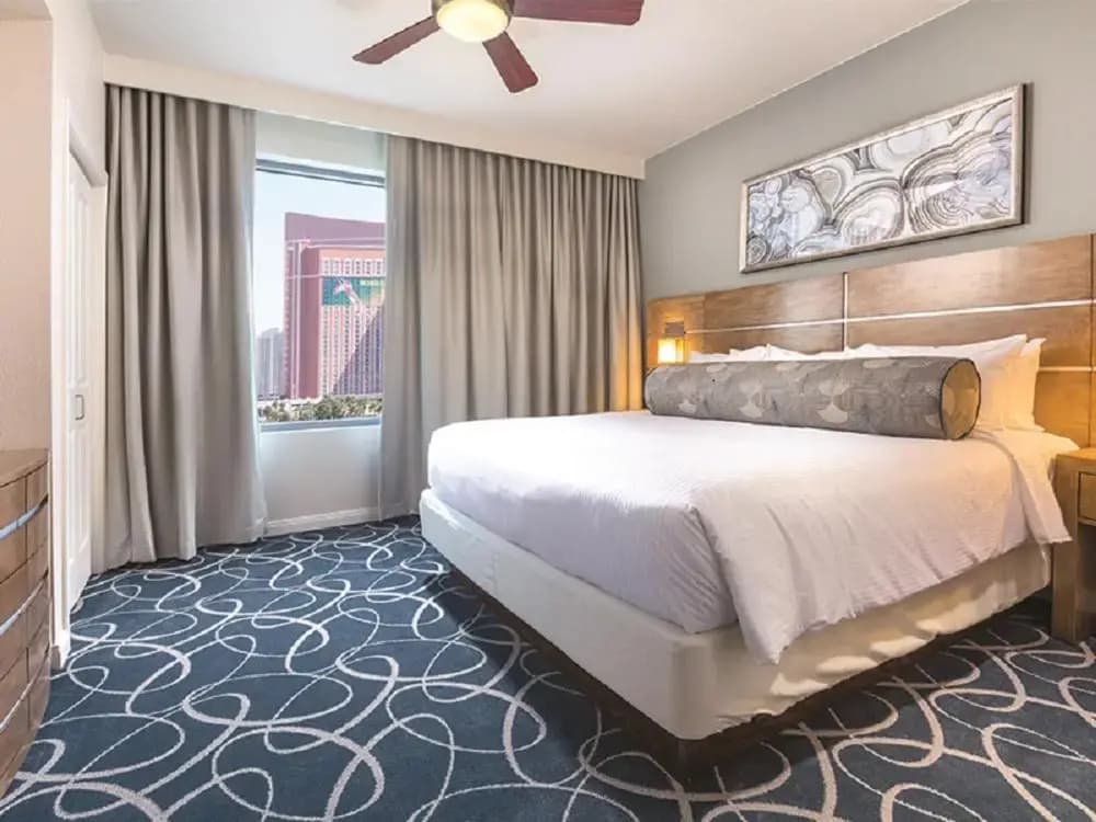 1 Bedroom Deluxe Visual Assist Double Suite full double bed