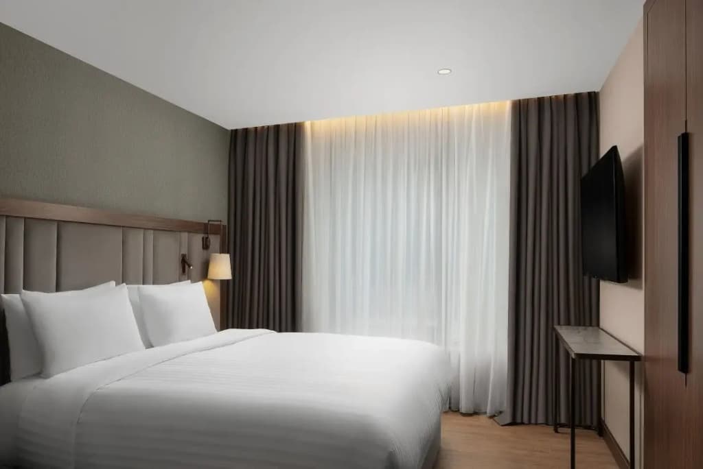 2 Bedrooms Quadruple Suite with city view