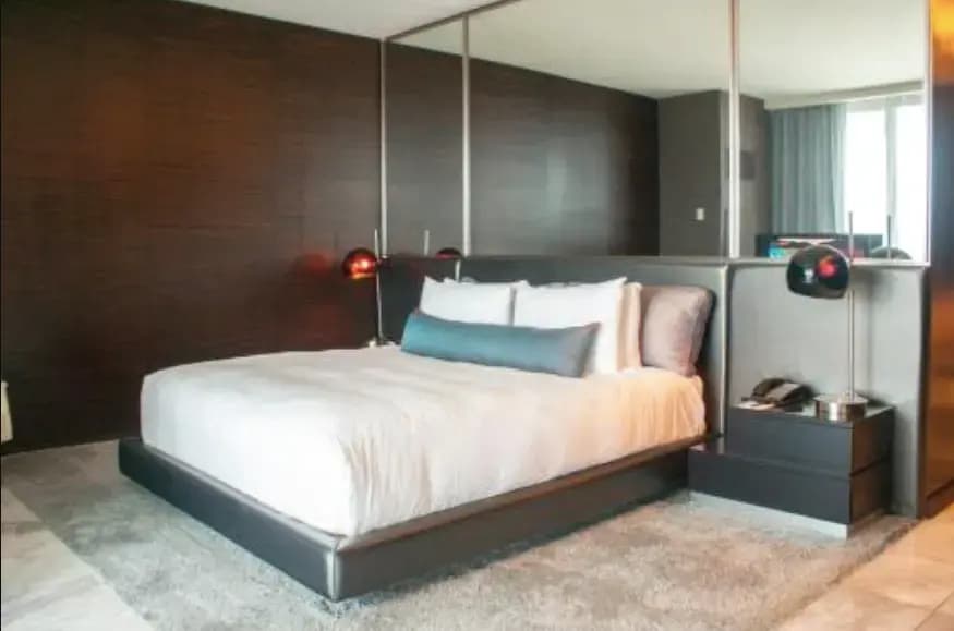 1 Bedroom Strip View Double Suite full double bed