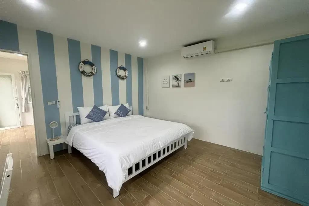 2 Bedrooms Quadruple House