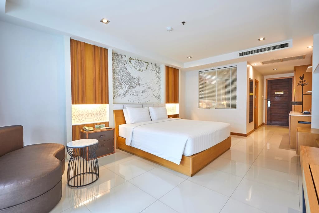 Deluxe High Floor Double room full double bed