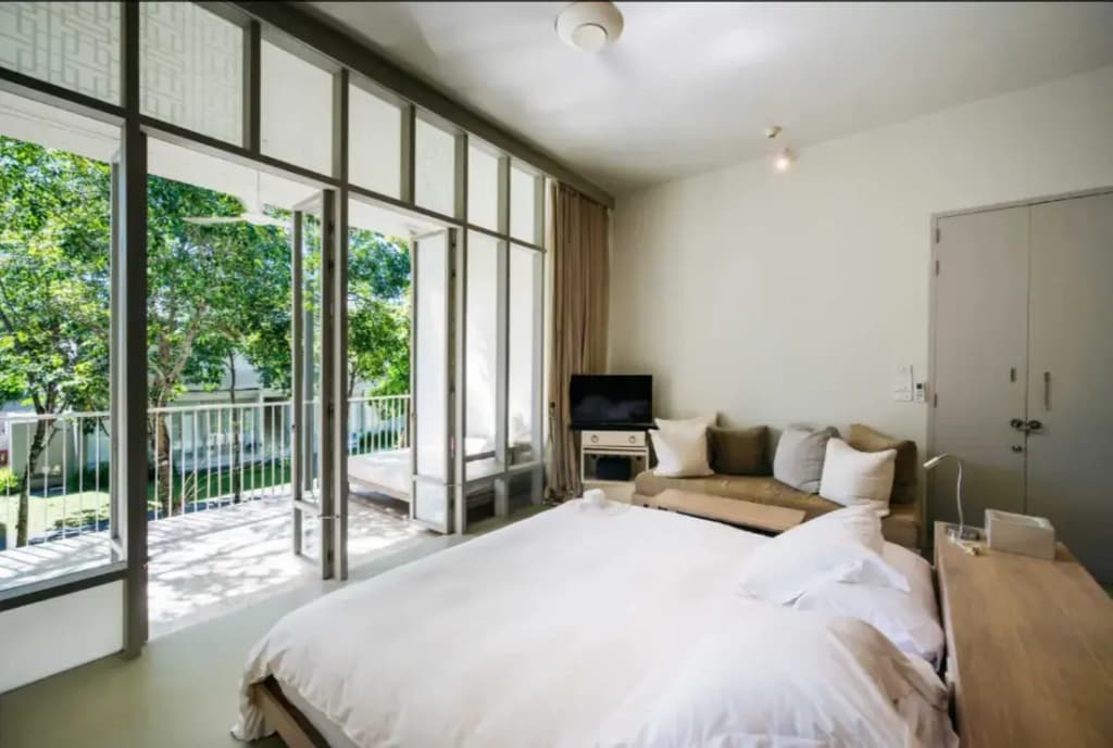 Deluxe Double room with balcony full double bed