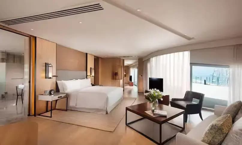 2 Bedrooms Terrace Suite with bay view