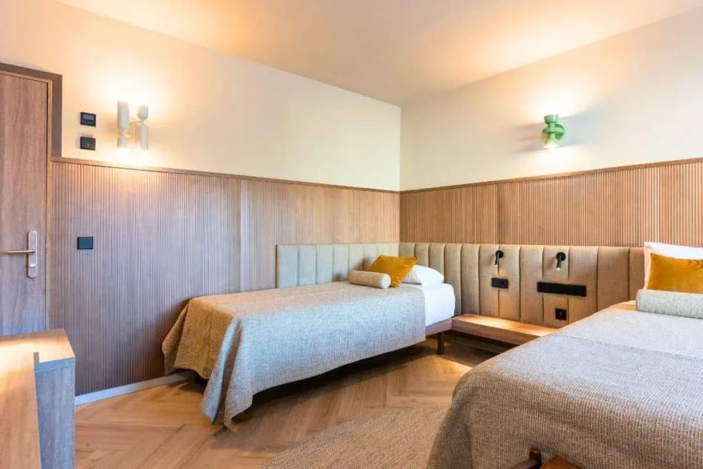 Double Family room with sea view twin beds