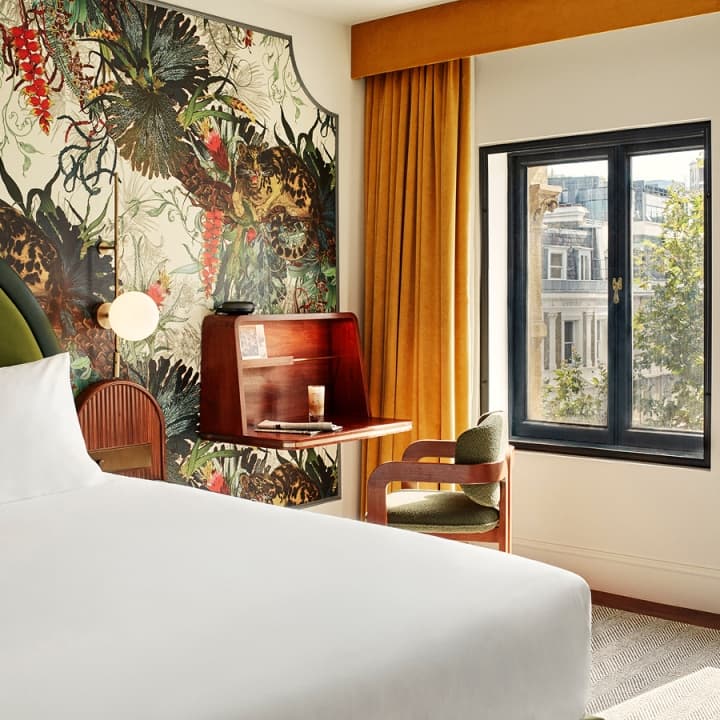VIP Double room with city view full double bed