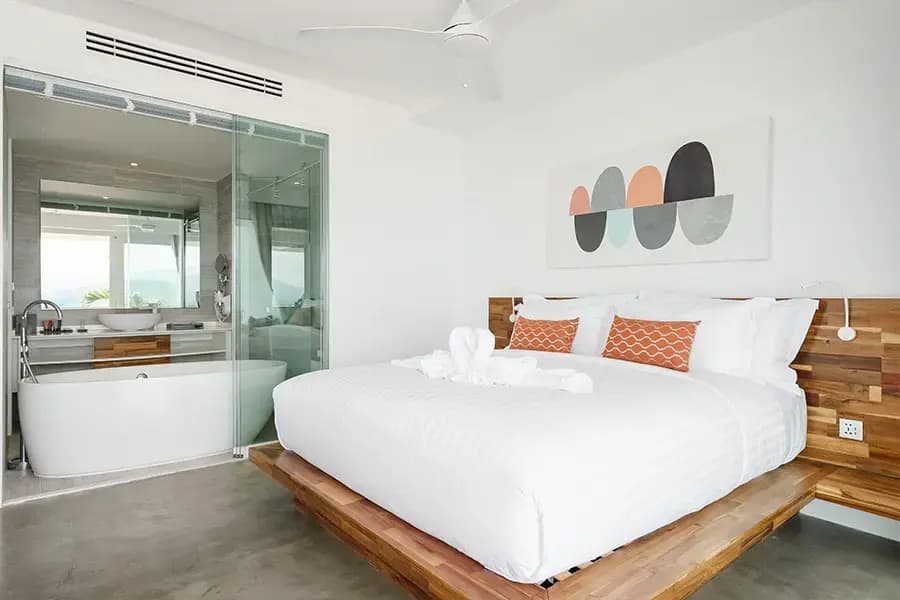 Deluxe Double Corner Suite with sunrise view full double bed