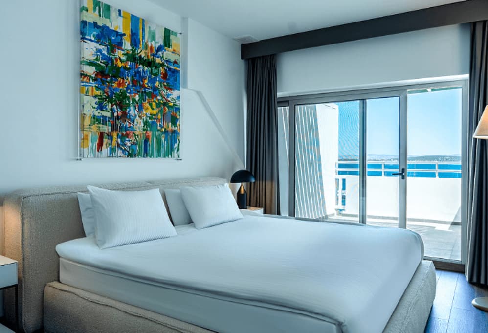 Golden Double Suite full double bed