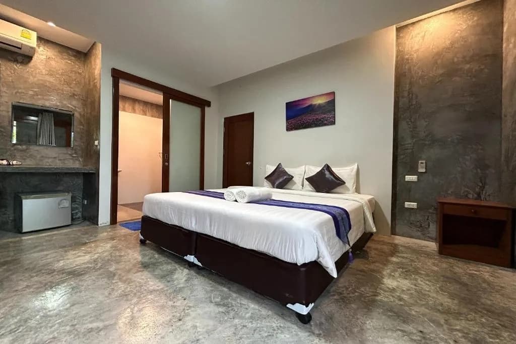 Deluxe Double room with balcony full double bed