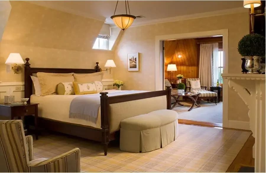 Lighthouse Double Suite full double bed