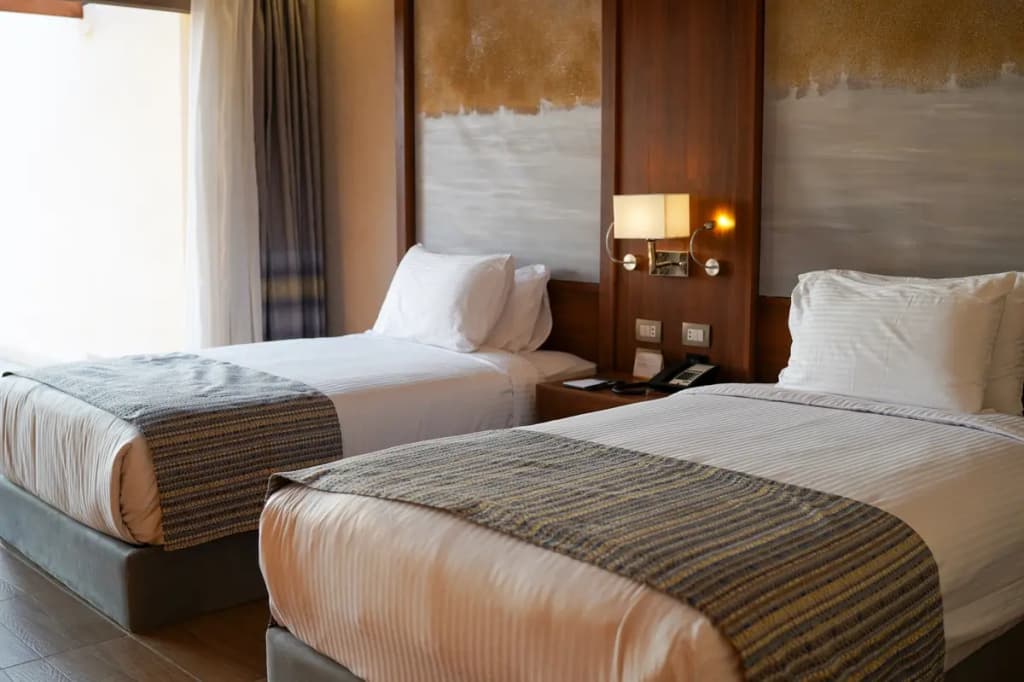 Superior Dune Swim-Up Double room twin beds