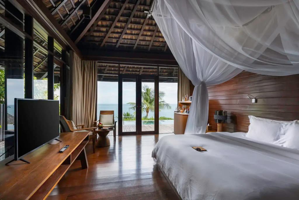 Scenic (South) Double Pool Villa with ocean view full double bed