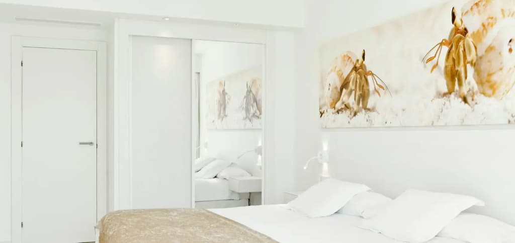 Double Suite full double bed