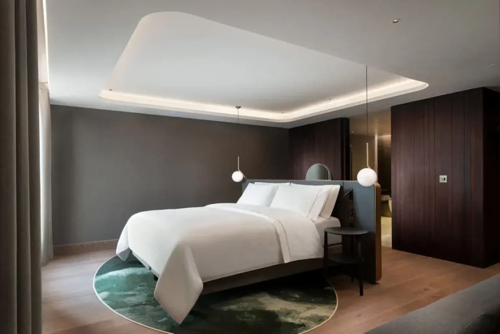 1 Bedroom Executive Double Suite with city view full double bed