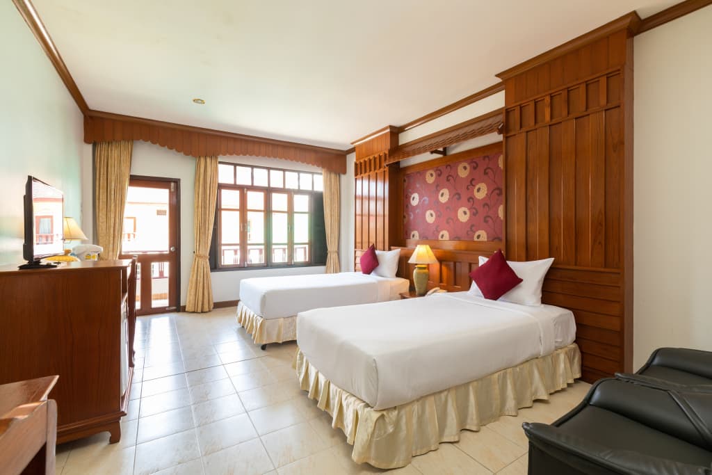 Deluxe Double room with pool view twin beds