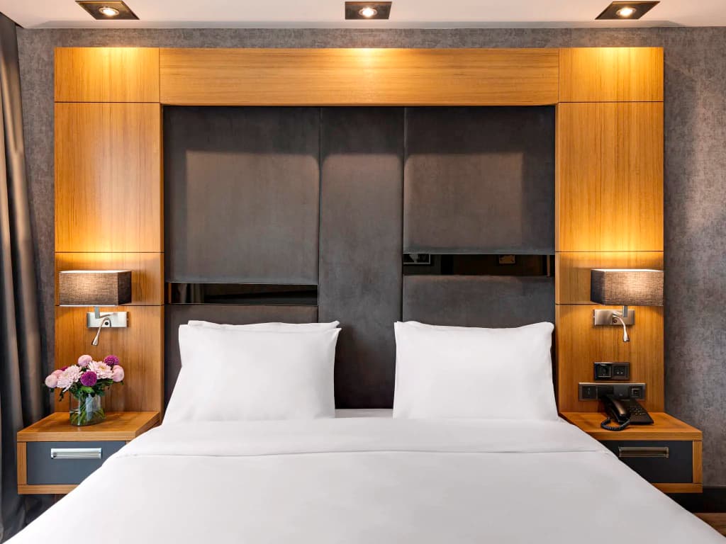 Double Junior Suite with partial sea view full double bed