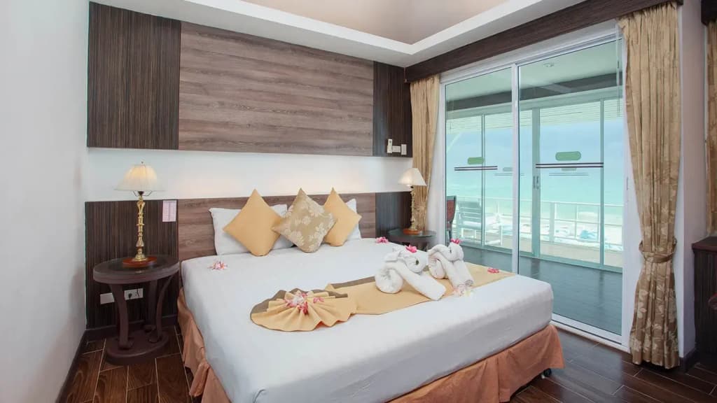 Double Villa beachfront full double bed
