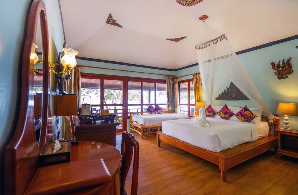 Deluxe Beachfront Double Villa full double bed