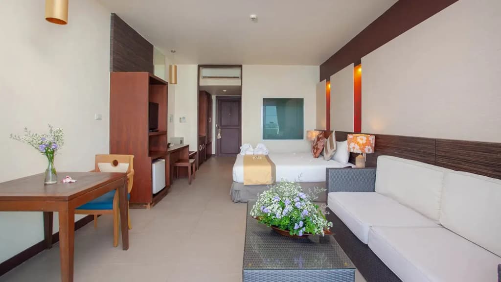 Deluxe Double room with balcony and with partial sea view twin beds