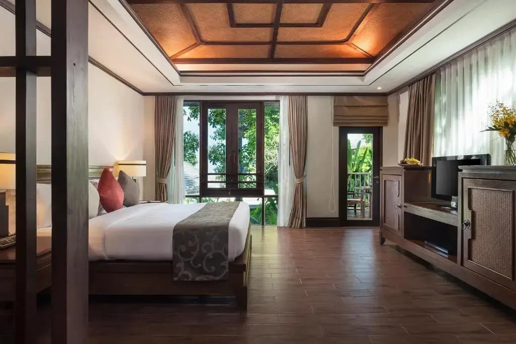 Deluxe Hillside room