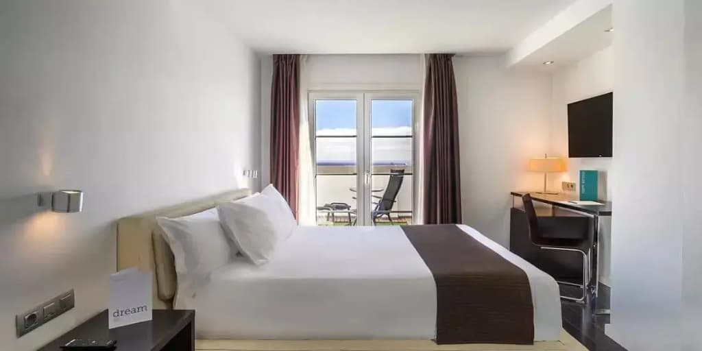 Superior Double room with balcony full double bed