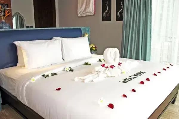 Double Sunrise Suite full double bed