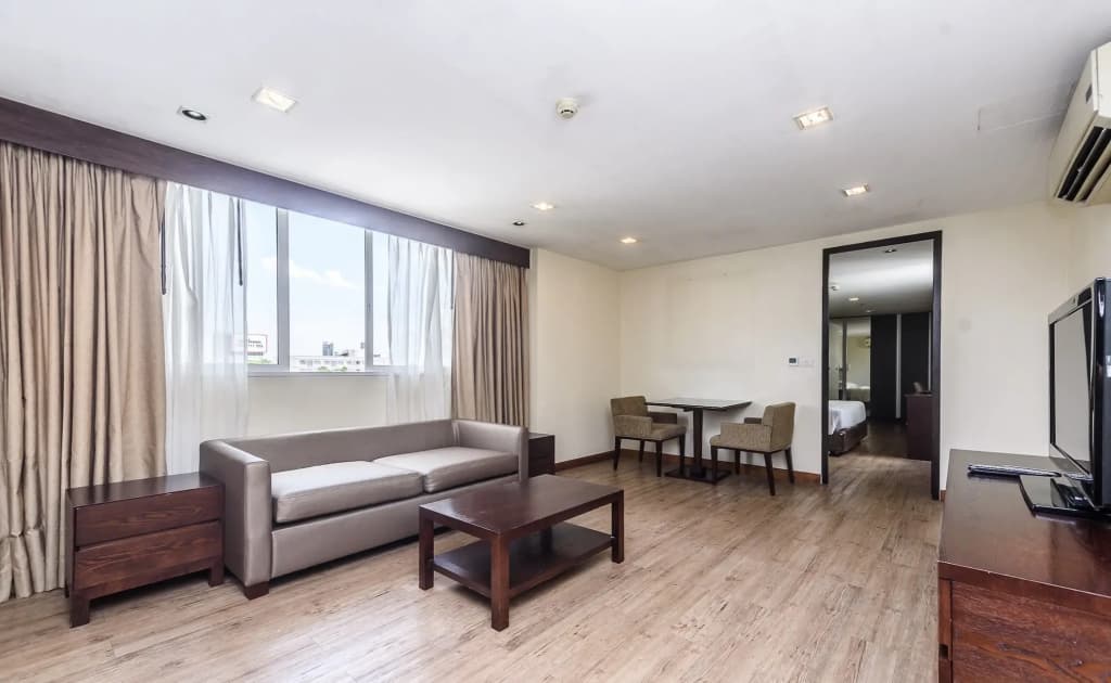 1 Bedroom Double Suite with balcony full double bed