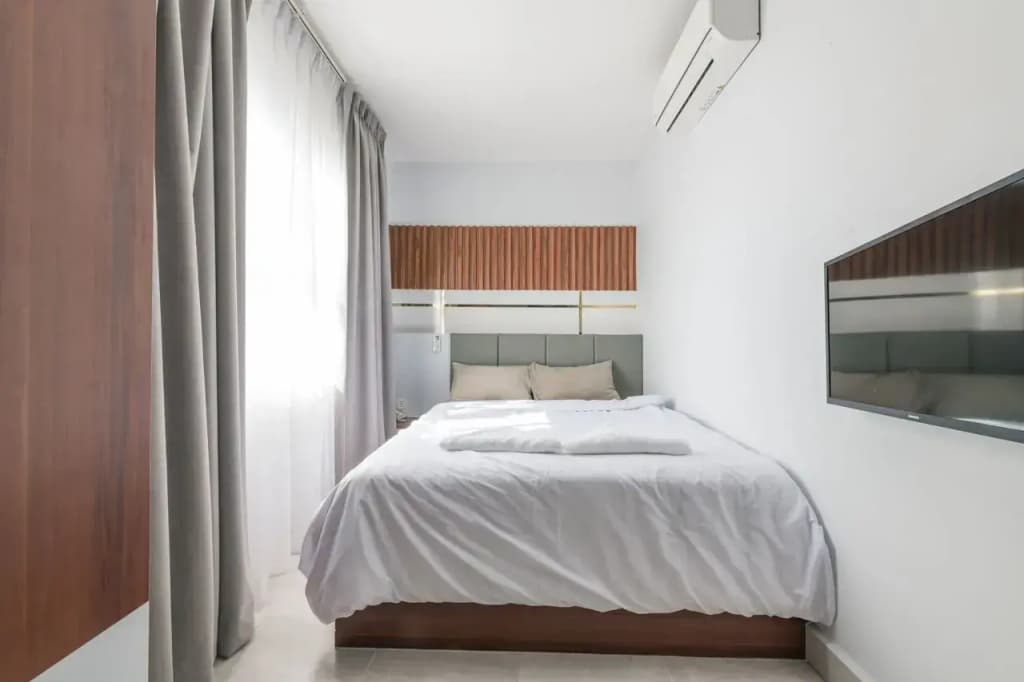 Double Small Studio full double bed