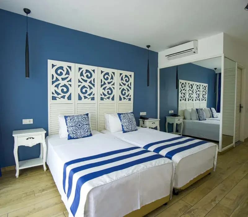 Club Double room with sea view twin beds