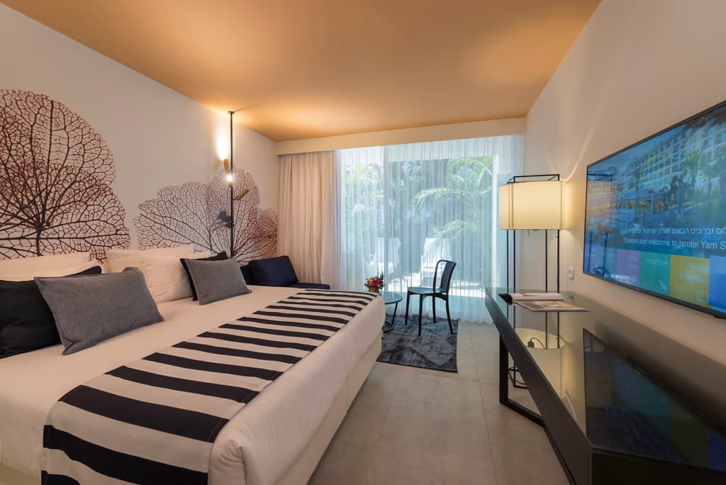 Garden with Pool Access Double room full double bed