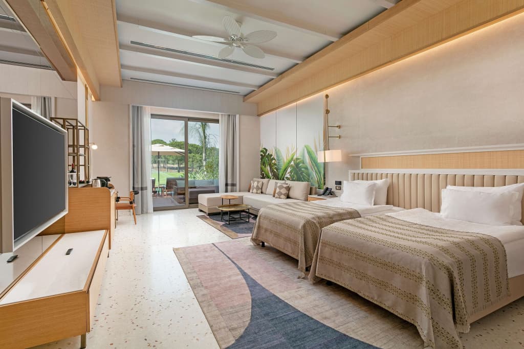 Lagoon Beach Swim-Up Double room twin beds