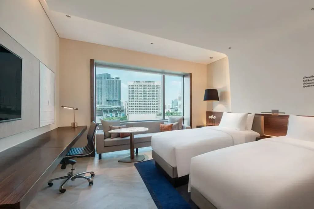 Deluxe High Floor Double room with city view twin beds